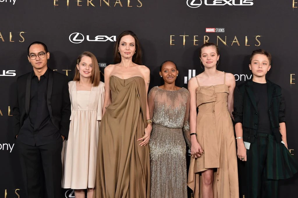 323774429f72-angelina-jolie-kids-premiere.jpg