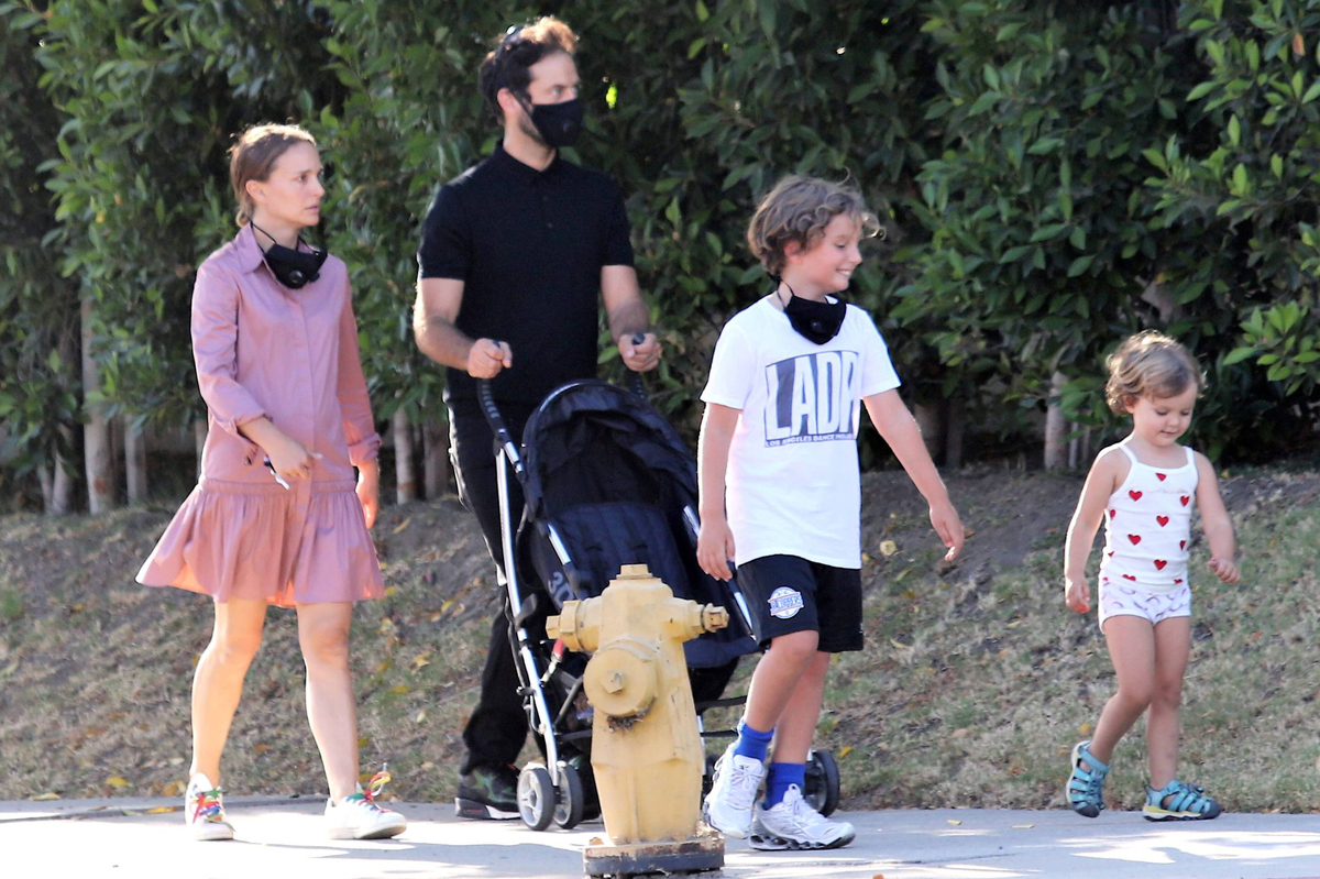 07/09/2020 EXCLUSIVE: Natalie Portman, Benjamin Millepied and family reemerge and are spotted taking a stroll after months of social distancing. The family was a rare sight as Portman has only been pictured out once since the Coronavirus pandemic began.

sales@theimagedirect.com Please byline:TheImageDirect.com

*EXCLUSIVE PLEASE EMAIL sales@theimagedirect.com FOR FEES BEFORE USE
