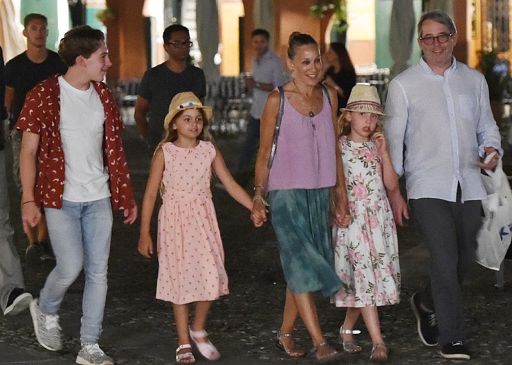 BGUK_1293739 - ** RIGHTS: WORLDWIDE EXCEPT IN ITALY ** Portofino, ITALY  - Sarah Jessica Parker and her husband Matthew Broderick on vacation in Portofino with their daughters Marion Loretta Elwell Broderick, Tabitha Hodge Broderick and son James Wilkie Broderick. Tabitha and Marion wore straw hats and pattern dresses. Sarah wore a green skirt with a purple blouse and sandals. James Broderick wore a white t-shirt under a short sleeved red shirt with jeans, trainers. They ate dinner by Ristorante "I Gemelli"

Pictured: Sarah Jessica Parker

BACKGRID UK 19 JULY 2018 

BYLINE MUST READ: Cucu / BACKGRID

UK: +44 208 344 2007 / uksales@backgrid.com

USA: +1 310 798 9111 / usasales@backgrid.com

*UK Clients - Pictures Containing Children
Please Pixelate Face Prior To Publication*