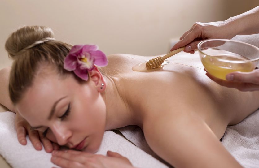 Медовый массаж: красота, терапия или боль? Вся правда о популярной процедуре