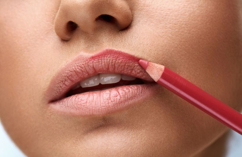 Как правильно рисовать контур губ: пошаговая инструкция для идеального макияжа