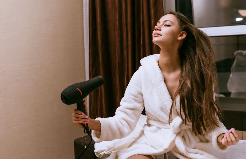 Як правильно сушити волосся: поради, помилки та найкращі способи