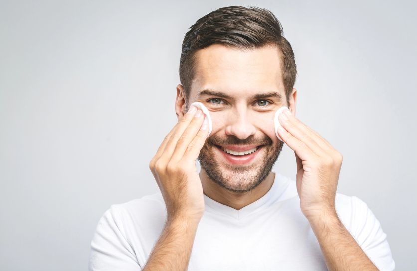 Чистка обличчя для чоловіків: простий гід без стереотипів