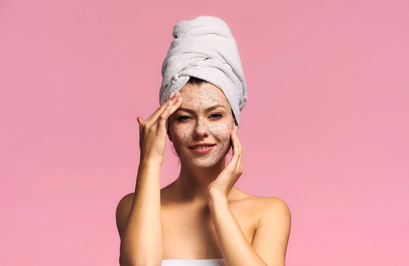 Що робити, якщо лущиться шкіра на обличчі: причини й рішення